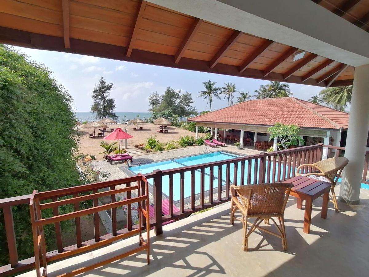Ladja Beach Resort Ambalantota Exterior foto